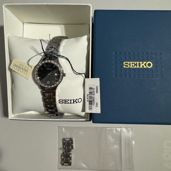 Seiko SUR785 Women's Silver Black Dial Swarovski Crystals Bezel Dress Watch - Picture 12 of 12
